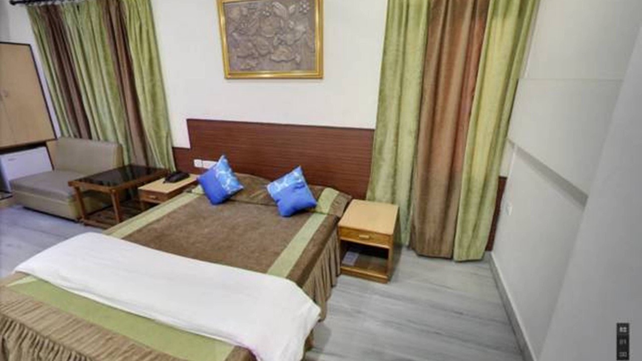 Photo of Livingroom in Tonk Road