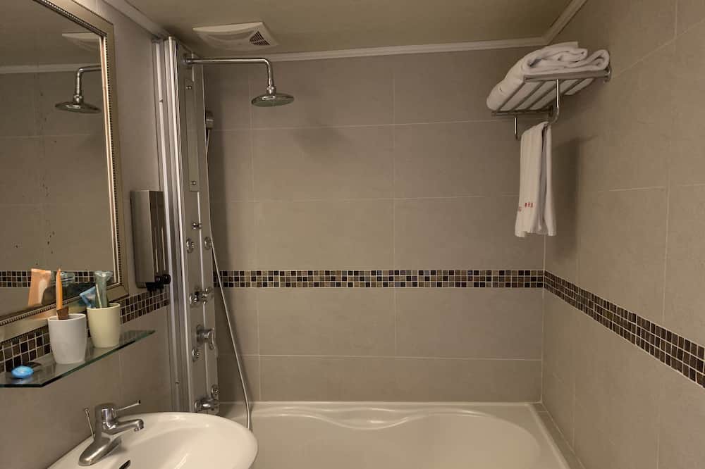 Photo of Bathroom in Ren'ai District
