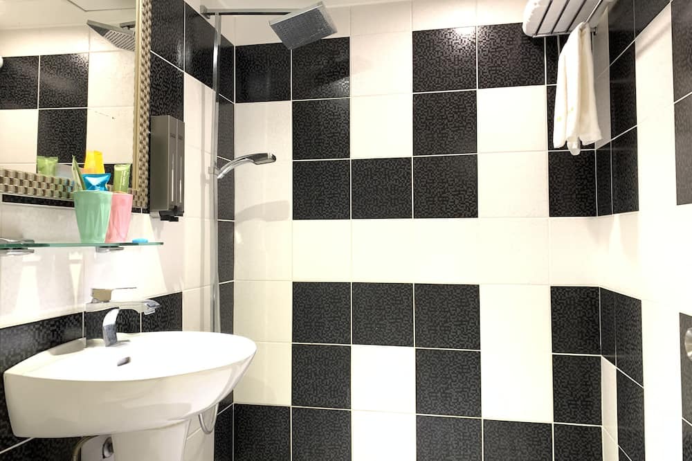 Photo of Bathroom in Ren'ai District