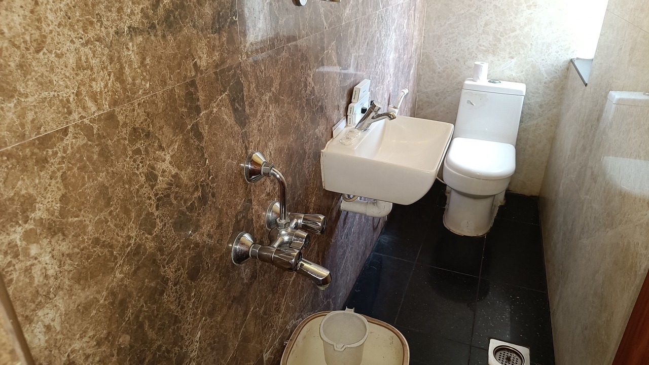 Photo of Bathroom in Kuilapalayam