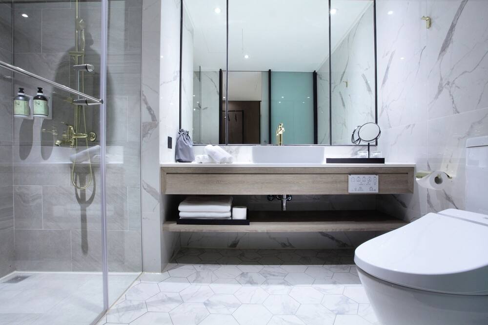Photo of Bathroom in Ren'ai District
