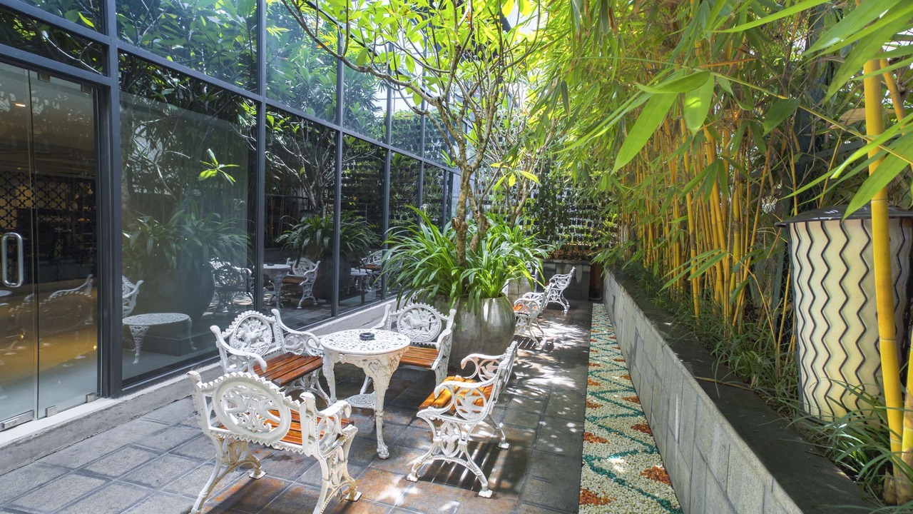 Photo of Patio Balcony in Statue