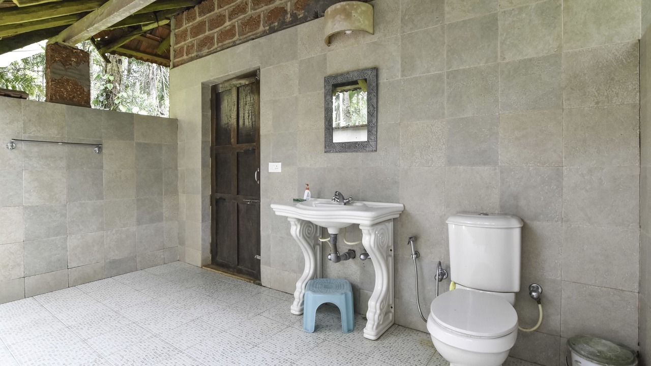 Photo of Bathroom in Cormonem