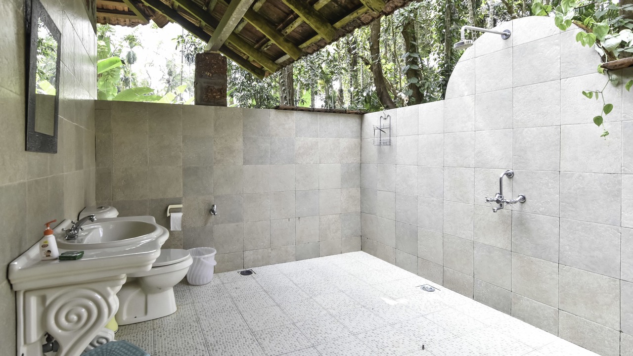 Photo of Bathroom in Cormonem