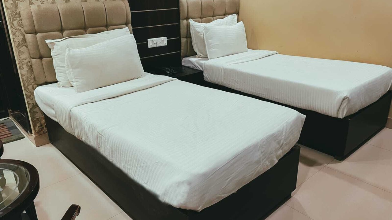 Photo of Bedroom in Mahmoorganj