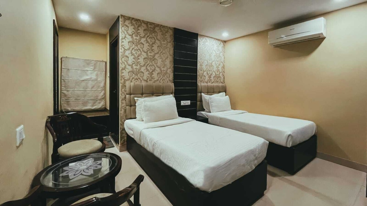 Photo of Bedroom in Mahmoorganj