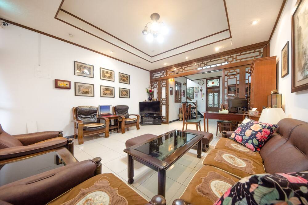 Photo of Livingroom in East District