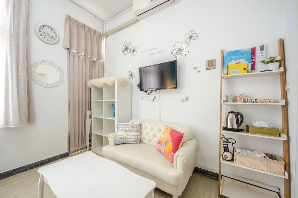 Photo of Bedroom in East District