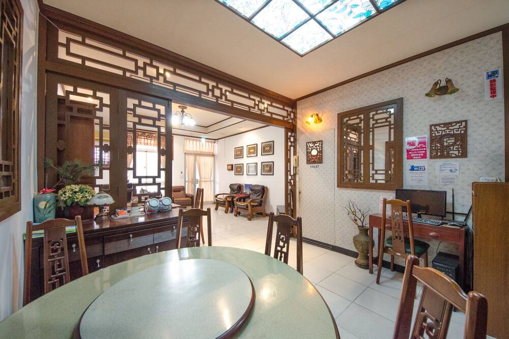 Photo of Livingroom in East District