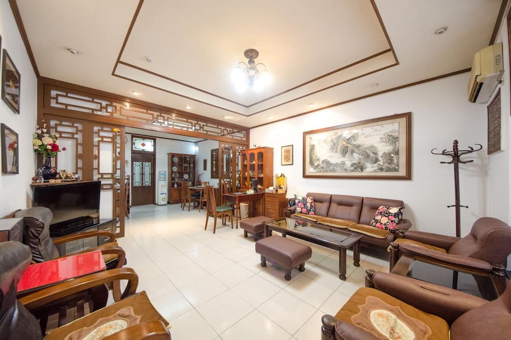 Photo of Livingroom in East District