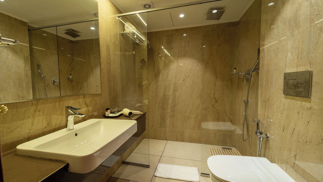 Photo of Bathroom in Statue