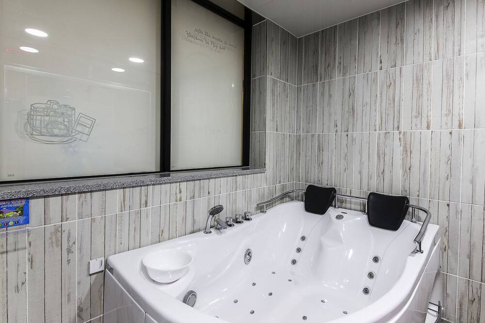 Photo of Bathroom in Kurhwa