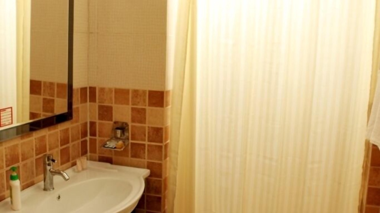 Photo of Bathroom in DLF Phase 3