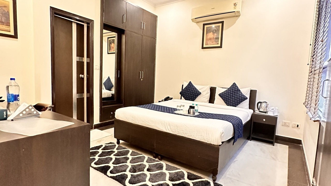 Photo of Bedroom in DLF Phase 3