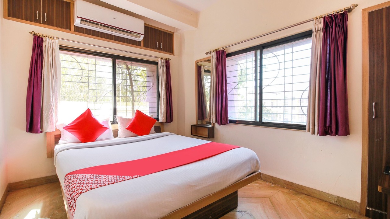 Photo of Bedroom in Daulatabad