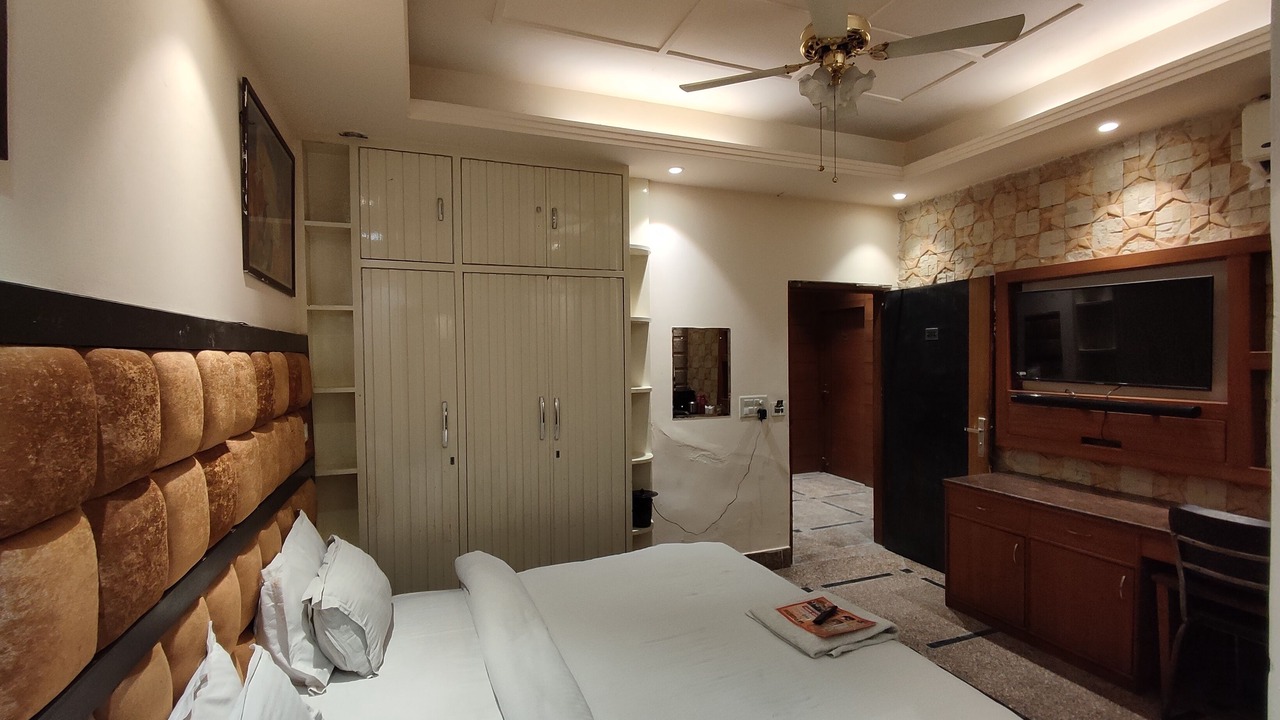 Photo of Bedroom in Sector 70