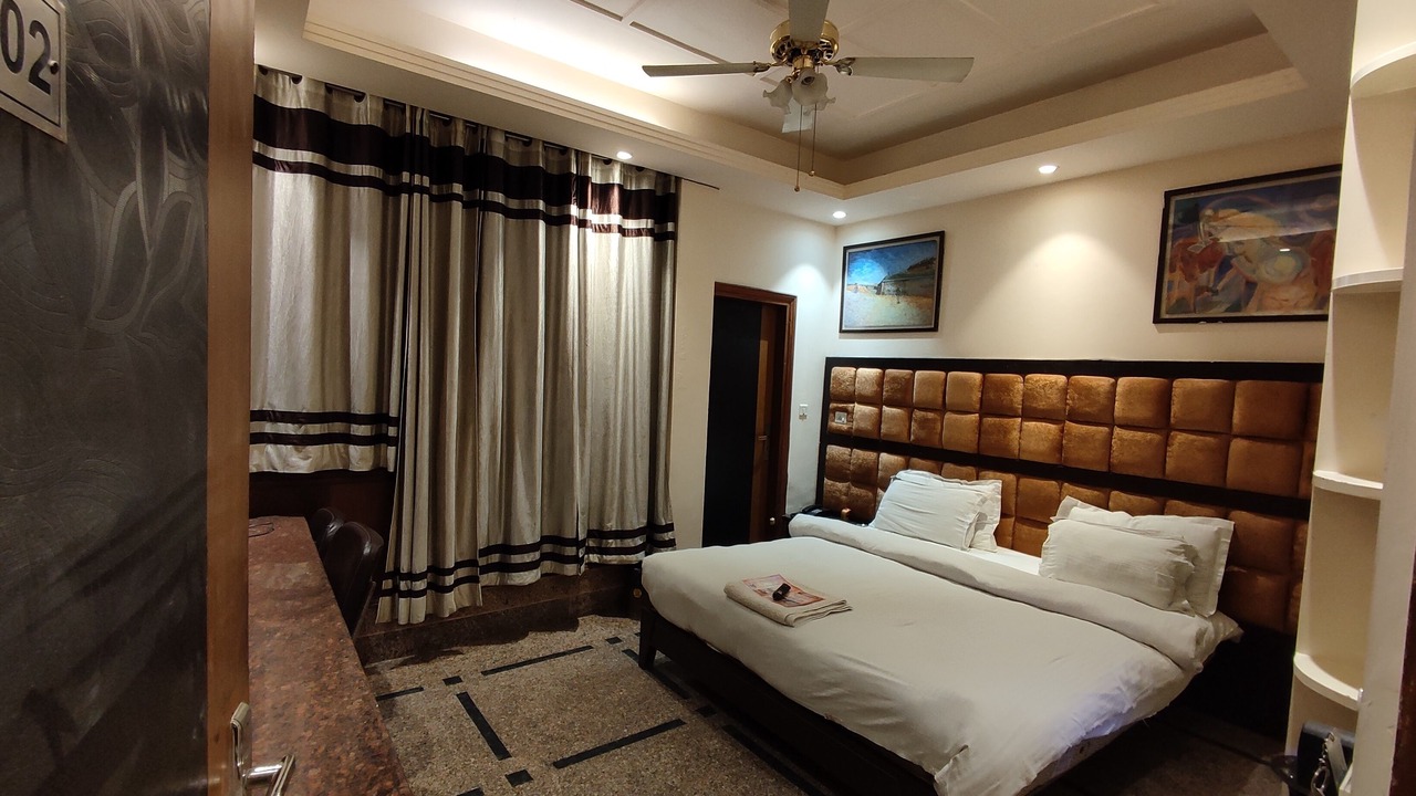 Photo of Bedroom in Sector 70
