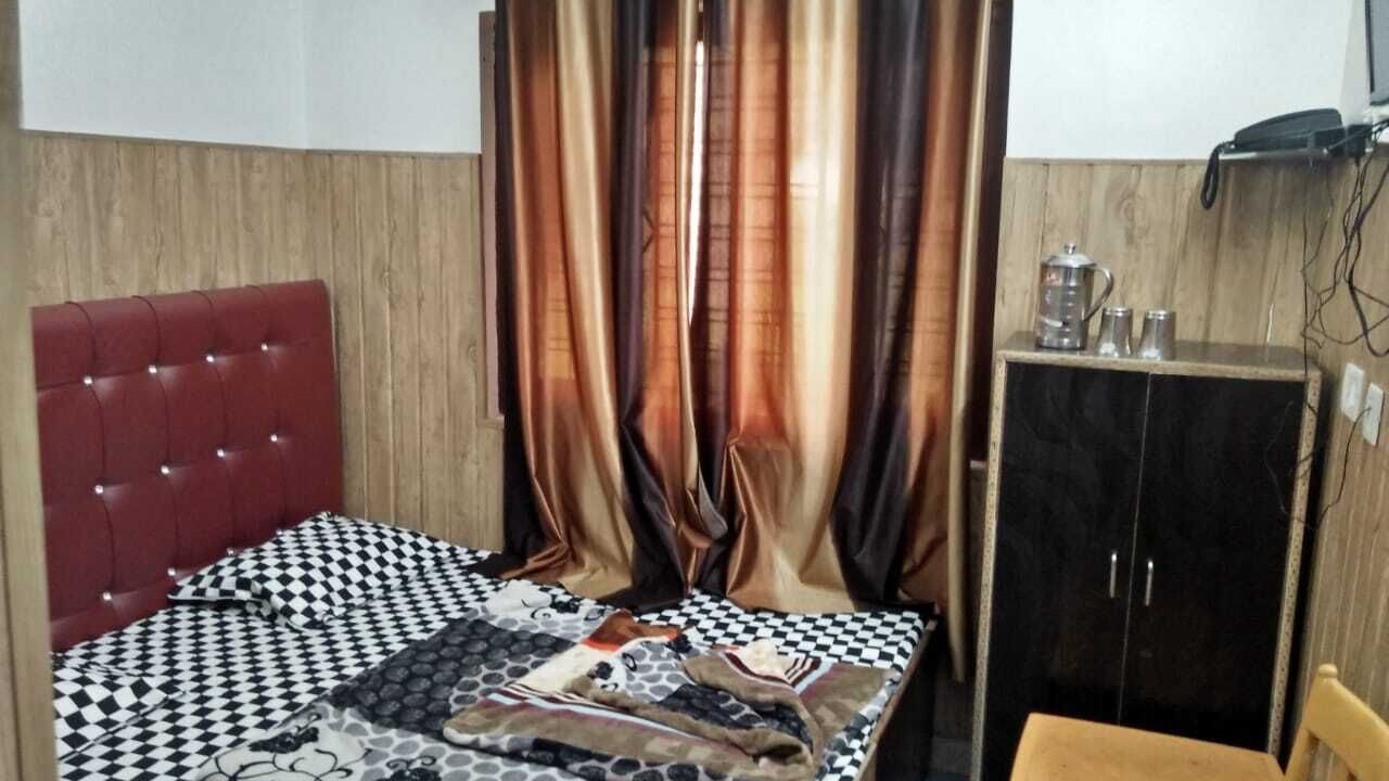Photo of Bedroom in Lansdowne