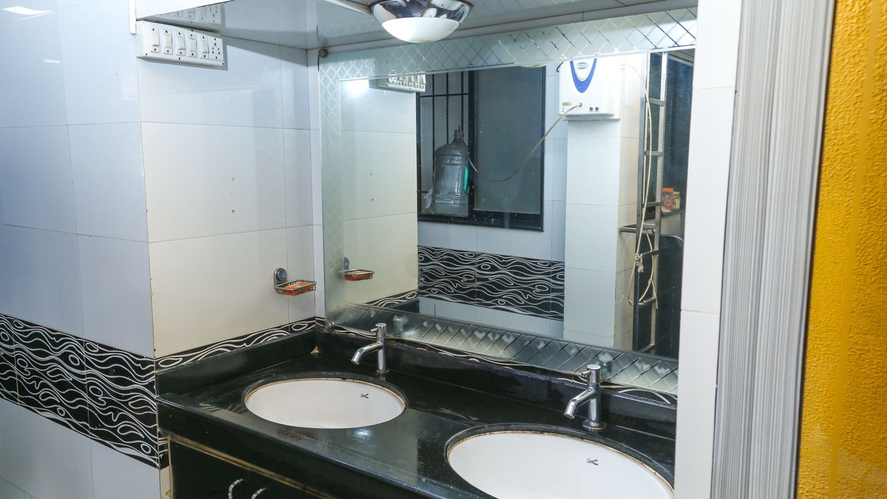Photo of Bathroom in Prabhadevi