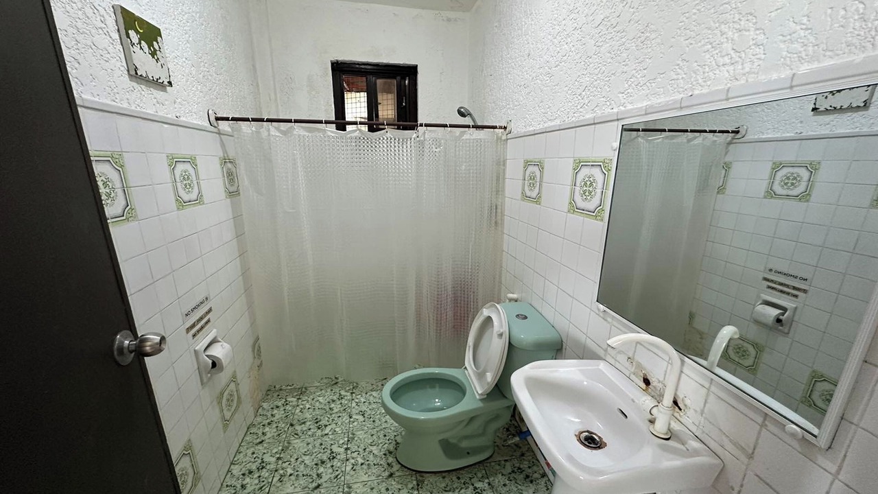 Photo of Bathroom in San Fernando