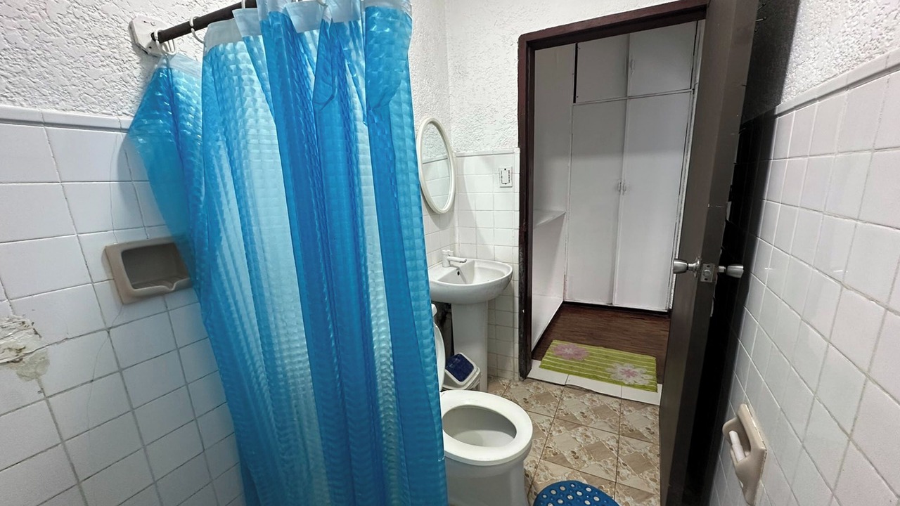 Photo of Bathroom in San Fernando