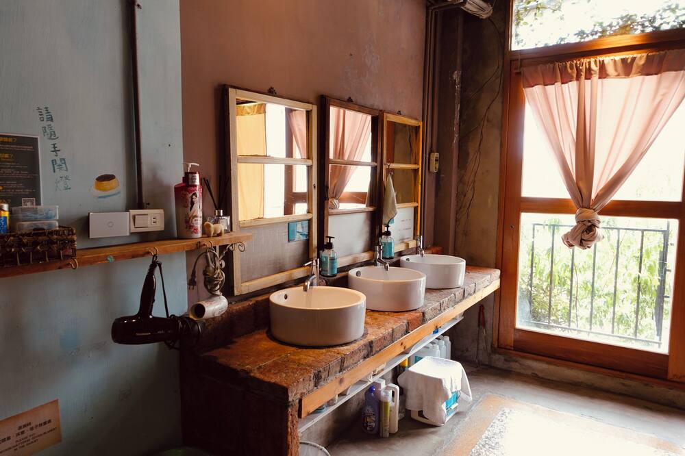 Photo of Bathroom in West Central District