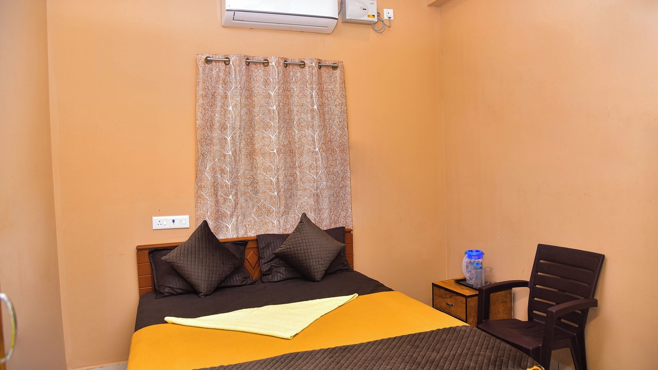 Photo of Bedroom in Thirukadaiyur
