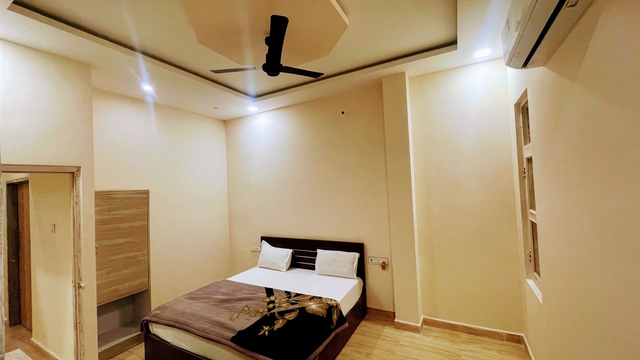 Photo of Bedroom in Khatu