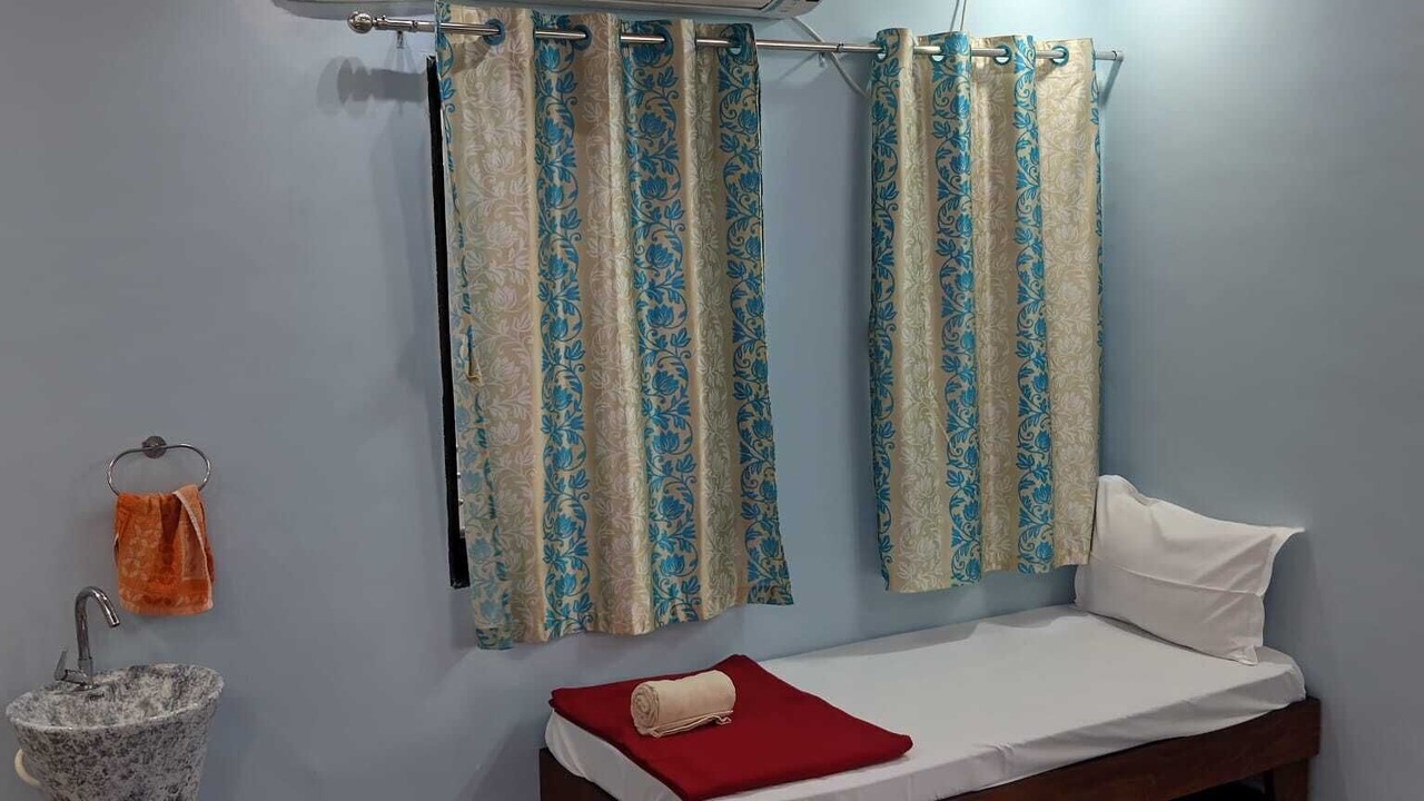 Photo of Bedroom in Rajpipla