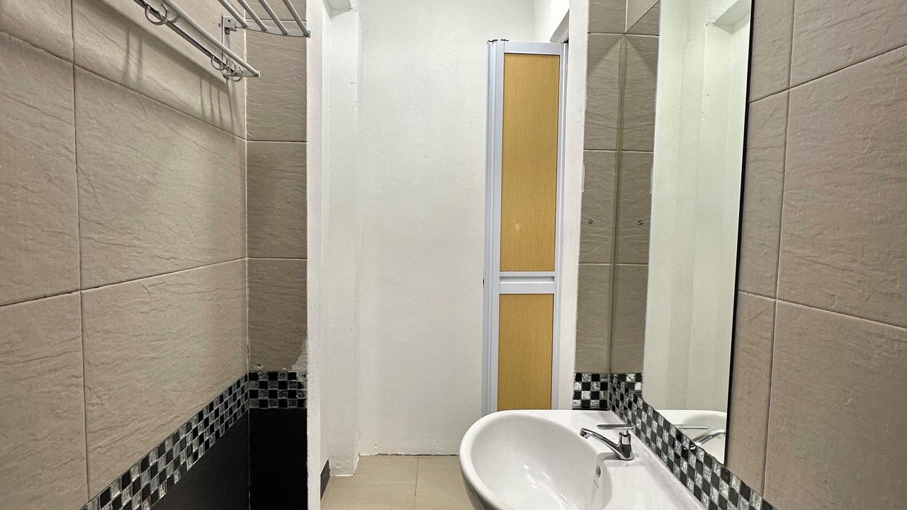 Photo of Bathroom in Pekeliling