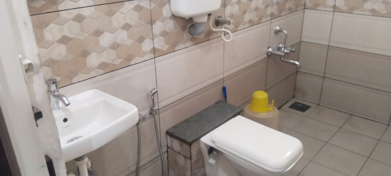 Photo of Bathroom in Maraiyur