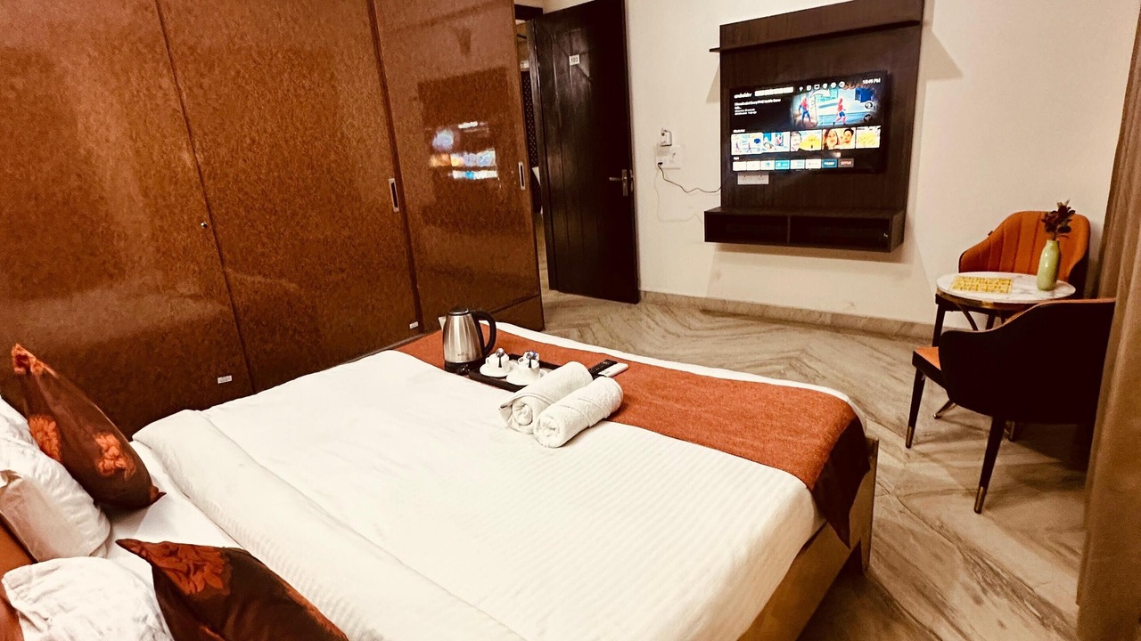 Photo of Bedroom in Sector 70