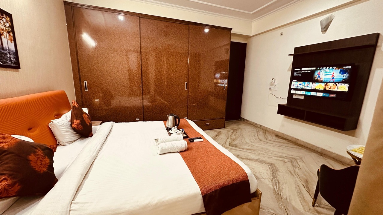Photo of Bedroom in Sector 70