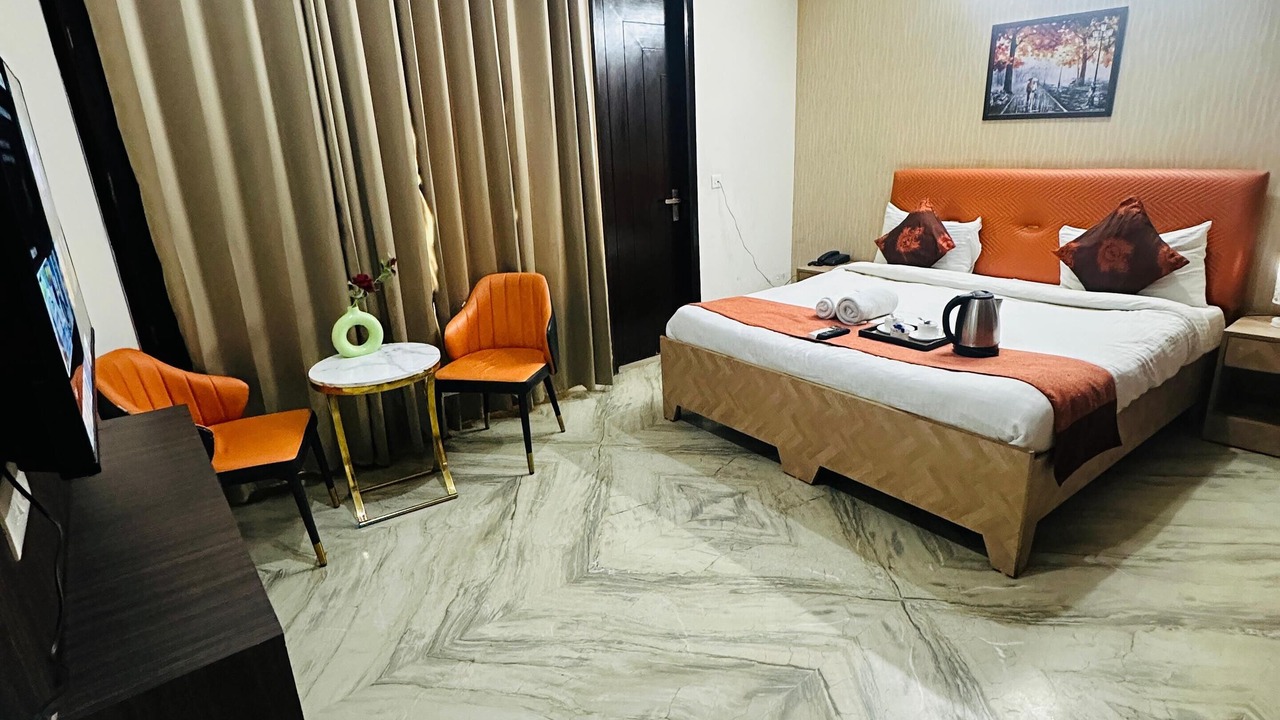 Photo of Bedroom in Sector 70