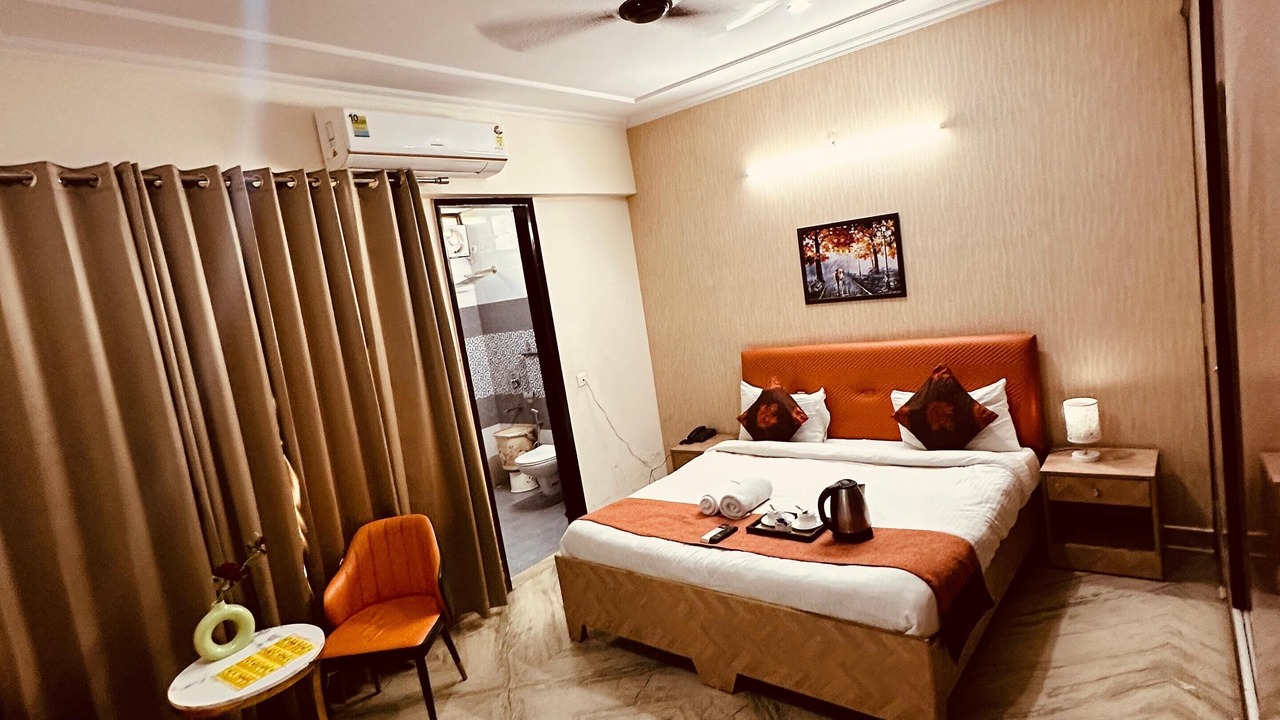 Photo of Bedroom in Sector 70