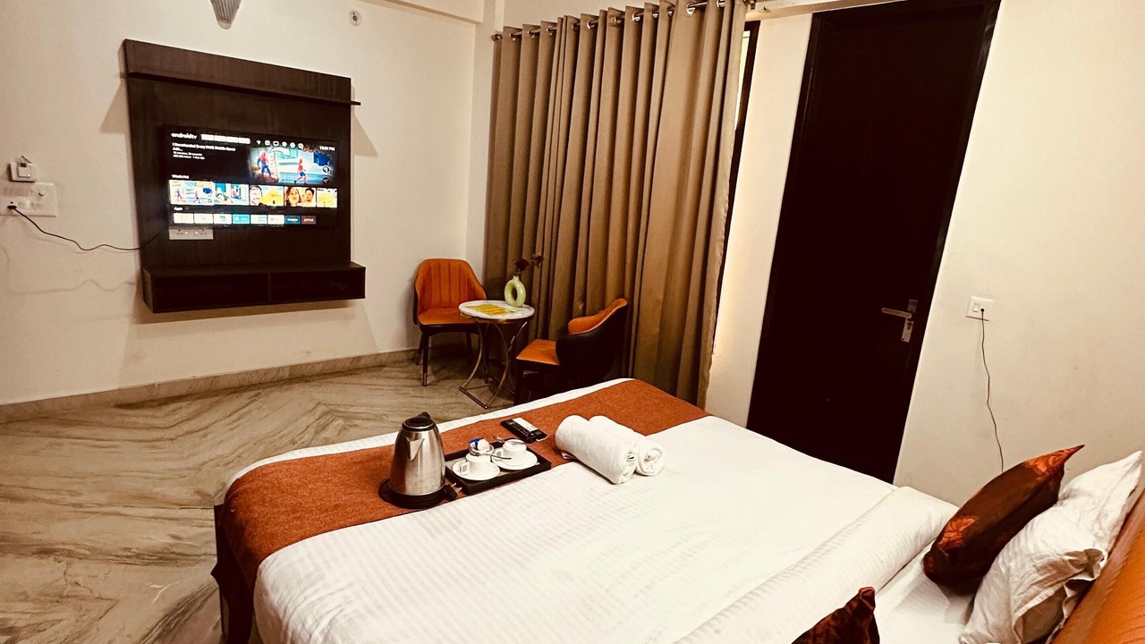 Photo of Bedroom in Sector 70