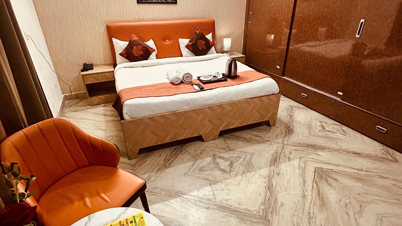 Photo of Bedroom in Sector 70