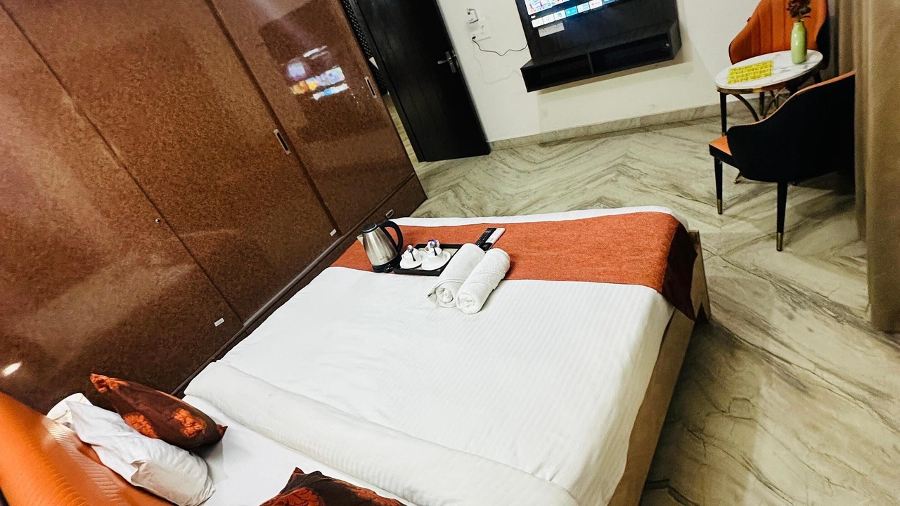 Photo of Bedroom in Sector 70