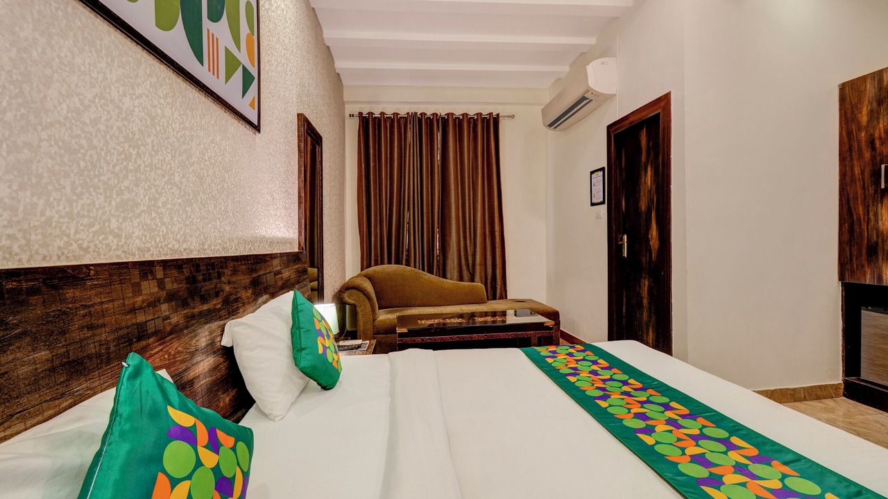 Photo of Bedroom in Alambagh