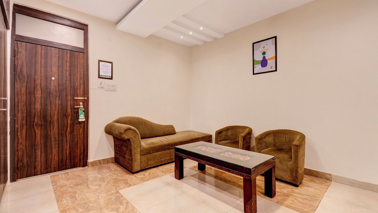Photo of Bedroom in Alambagh