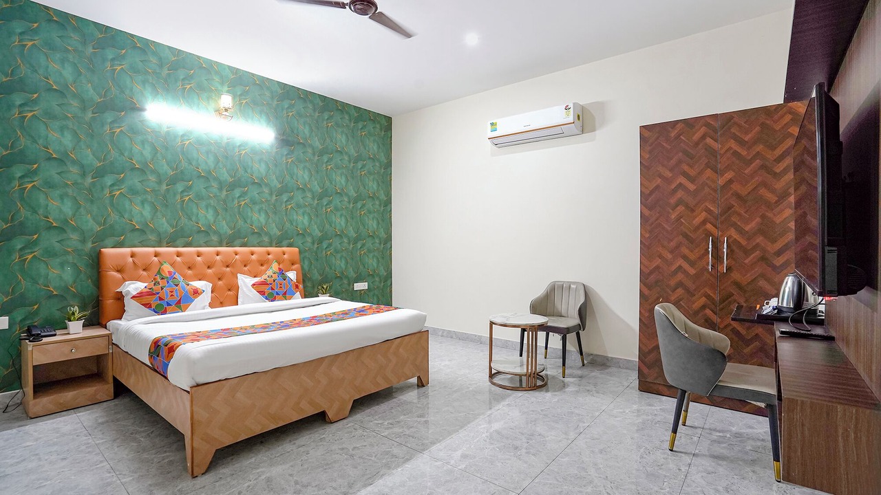 Photo of Bedroom in Sector 70