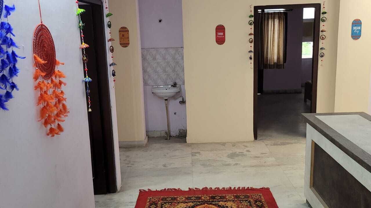 Photo of Livingroom in Pink City