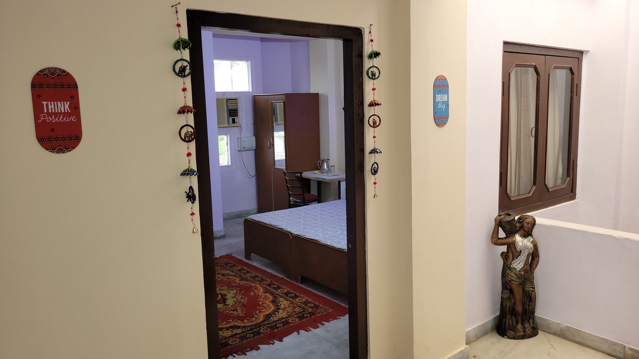 Photo of Livingroom in Pink City