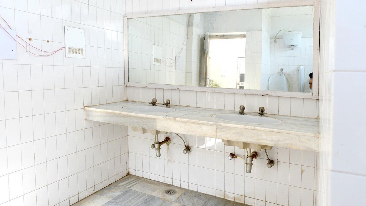 Photo of Bathroom in Dabwali