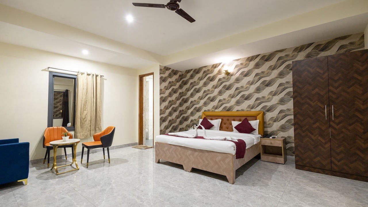 Photo of Bedroom in Sector 70