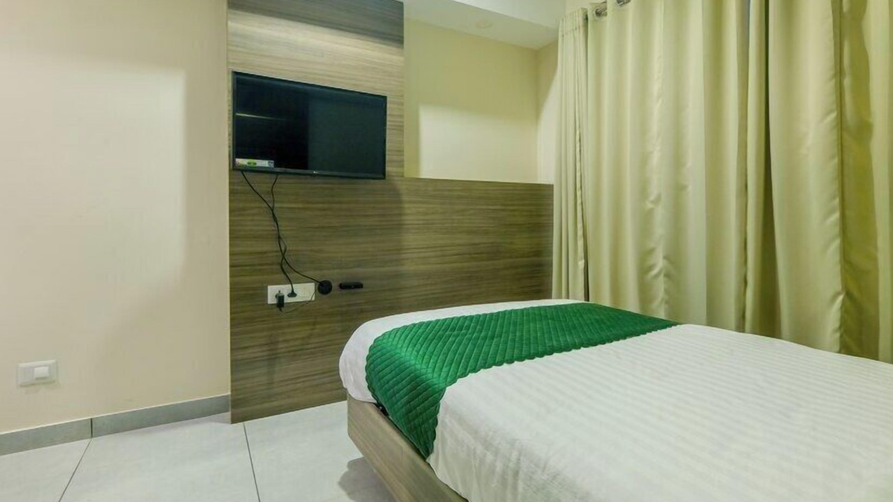 Photo of Bedroom in Thampanoor