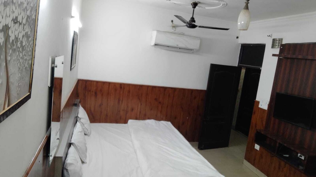 Photo of Bedroom in Azadpur