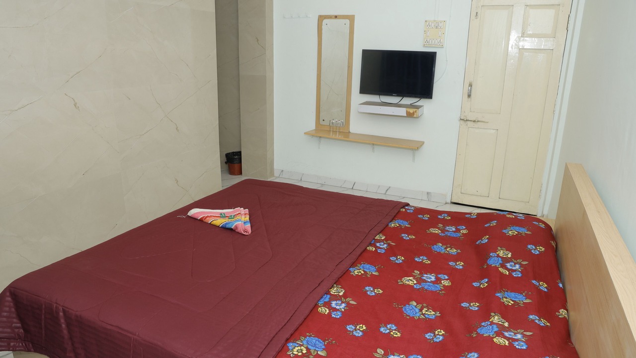 Photo of Bedroom in Daulatabad