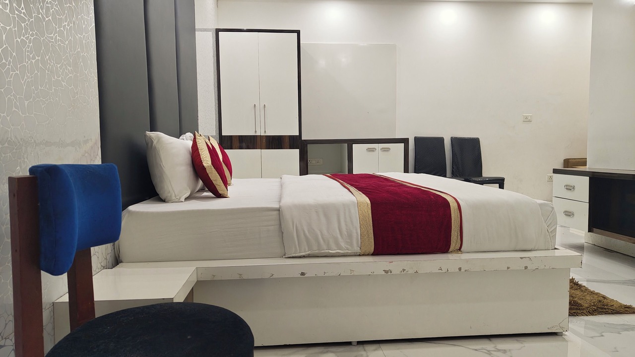 Photo of Bedroom in Dariyaganj