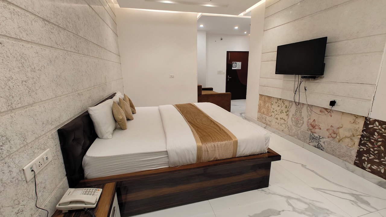 Photo of Bedroom in Dariyaganj